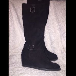 Black wedge boot!
